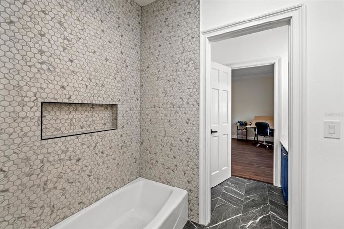 Image No.60-5 Bed House for sale