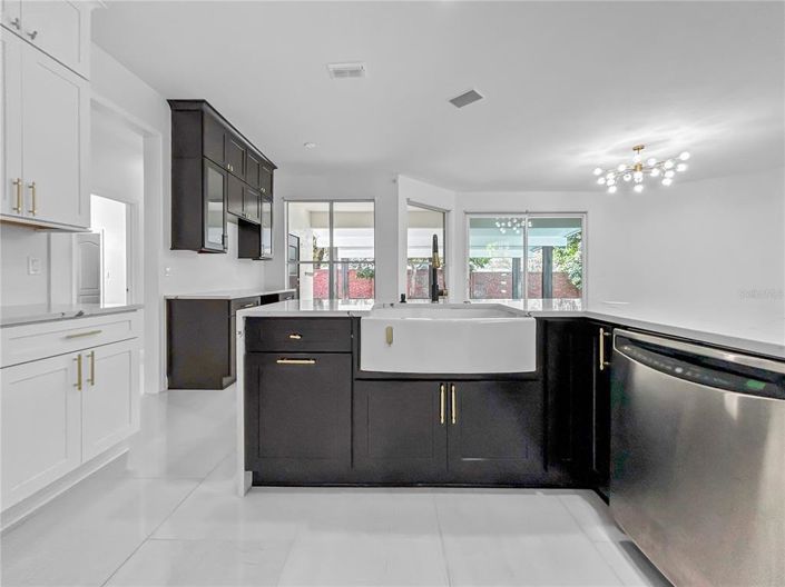 Image No.11-4 Bed House for sale