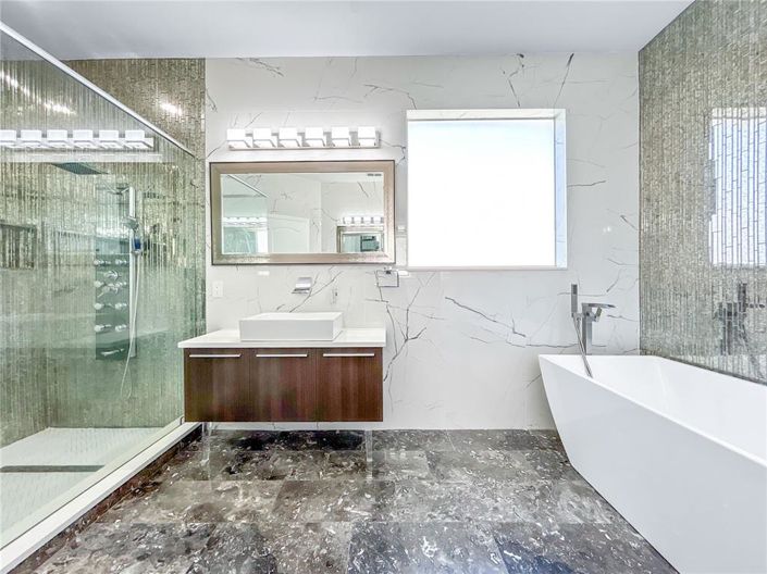 Image No.17-4 Bed House for sale