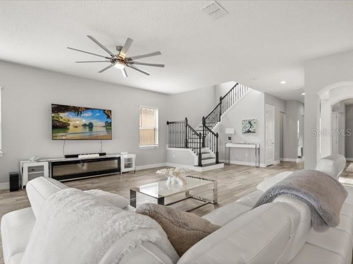 Image No.17-6 Bed House for sale