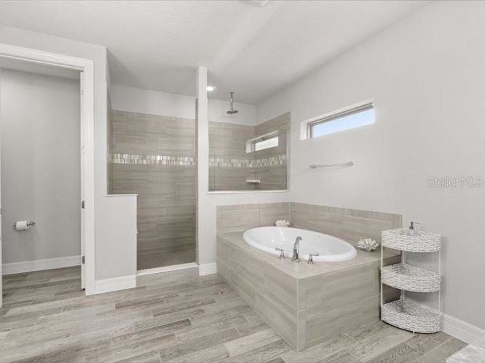 Image No.40-6 Bed House for sale