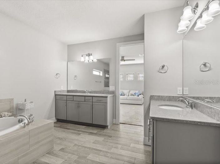 Image No.41-6 Bed House for sale