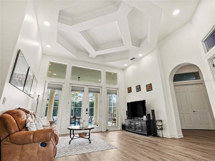 Image No.17-5 Bed House for sale