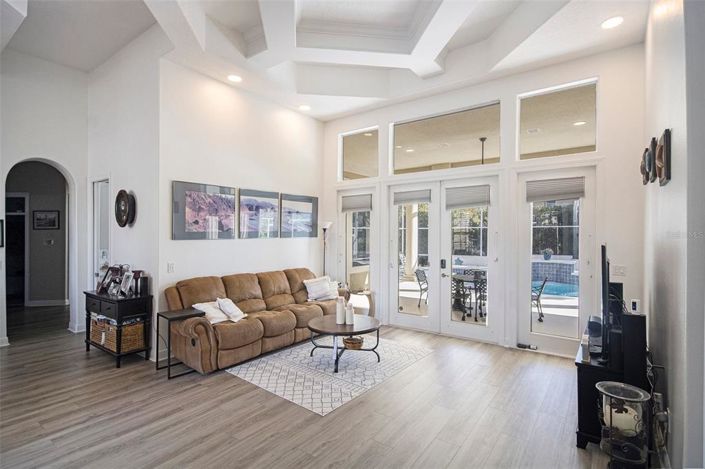 Image No.19-5 Bed House for sale