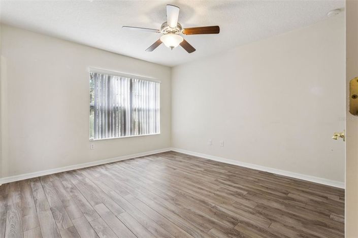 Image No.9-2 Bed Townhouse for sale