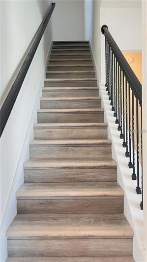 Image No.8-5 Bed House for sale