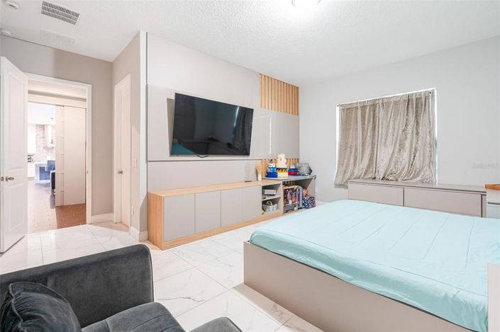 Image No.25-5 Bed House for sale