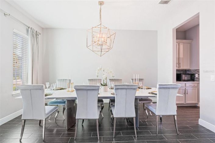 Image No.8-5 Bed House for sale