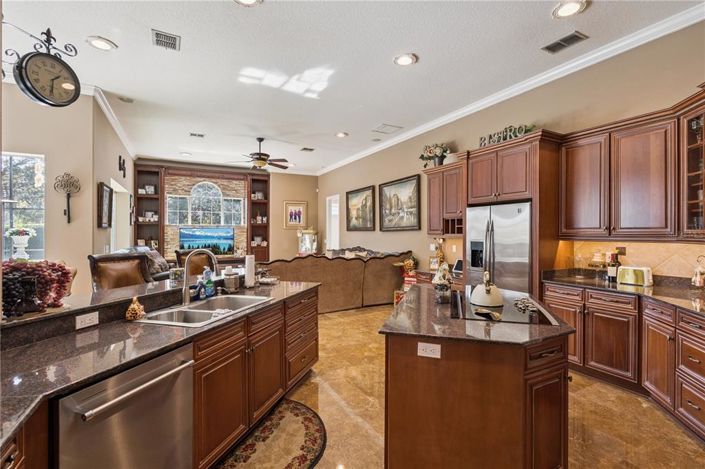 Image No.16-5 Bed House for sale