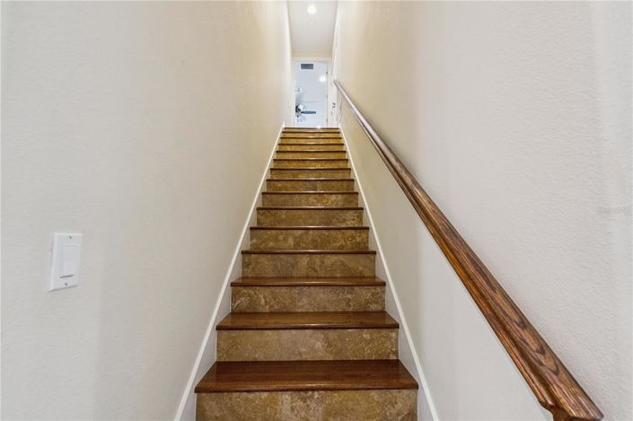 Image No.17-5 Bed House for sale