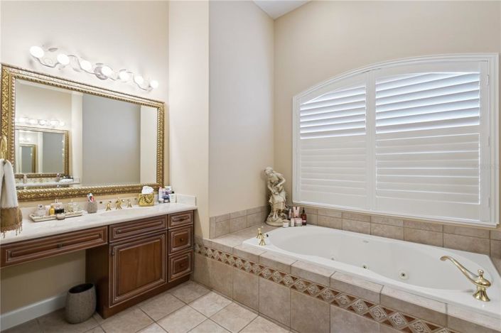 Image No.28-5 Bed House for sale