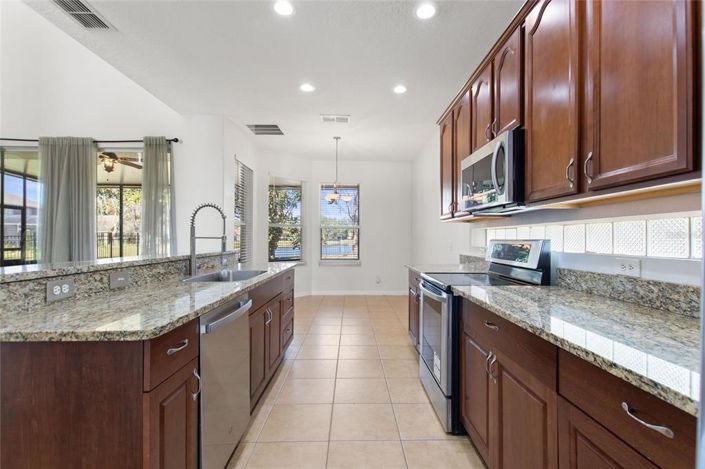 Image No.12-5 Bed House for sale