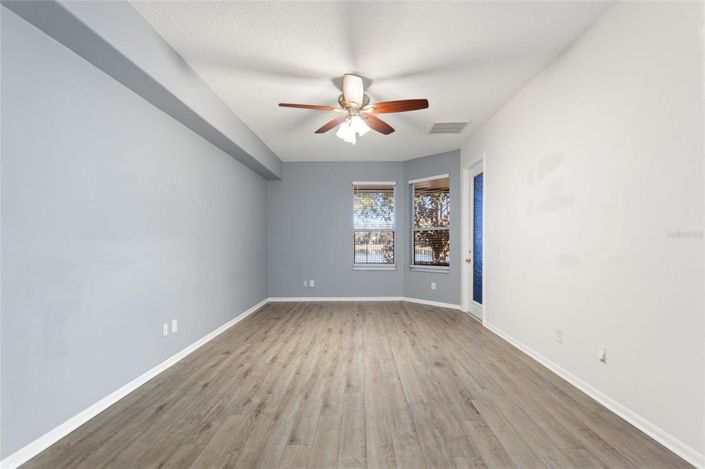 Image No.24-5 Bed House for sale