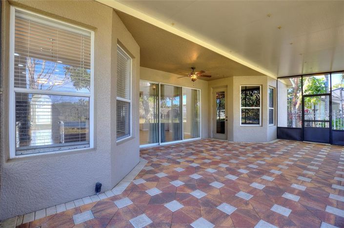 Image No.7-5 Bed House for sale