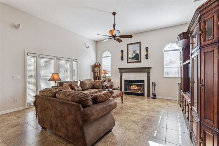 Image No.14-4 Bed House for sale