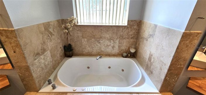 Image No.24-4 Bed House for sale