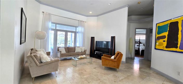 Image No.8-4 Bed House for sale