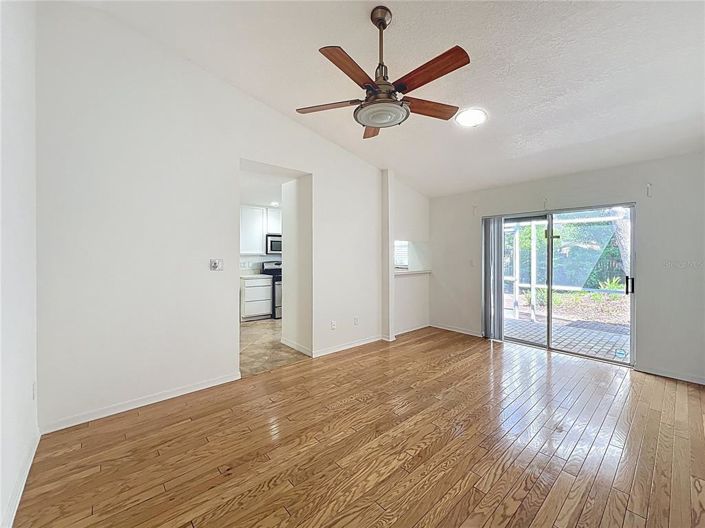 Image No.10-3 Bed House for sale