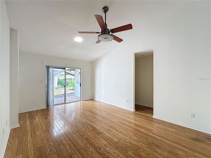 Image No.11-3 Bed House for sale