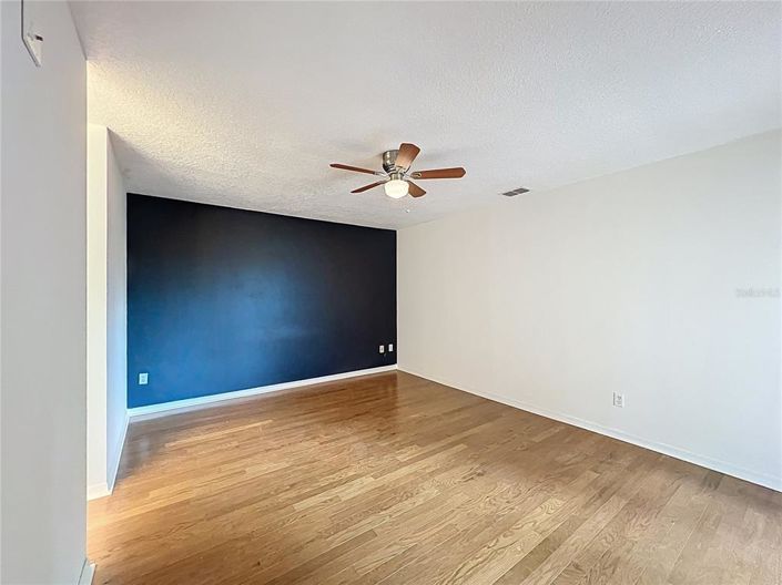 Image No.18-3 Bed House for sale