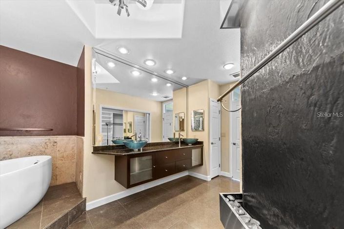 Image No.20-Appartement de 2 chambres à vendre à Saint John