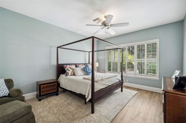 Image No.16-4 Bed House for sale