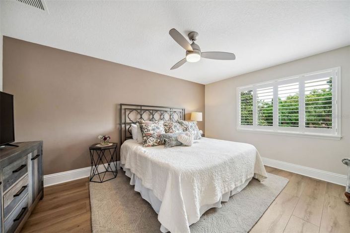 Image No.26-4 Bed House for sale