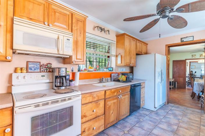 Image No.10-6 Bed House for sale