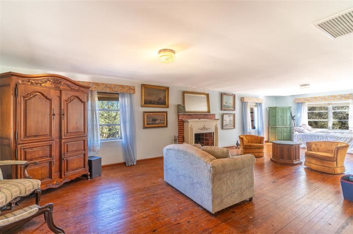 Image No.11-6 Bed House for sale