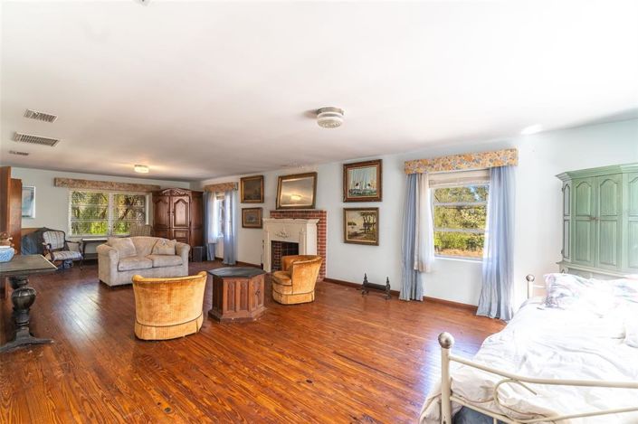 Image No.12-6 Bed House for sale