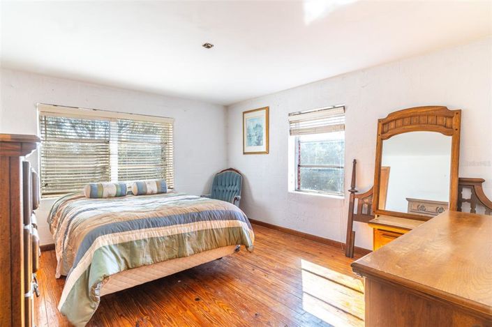 Image No.16-6 Bed House for sale