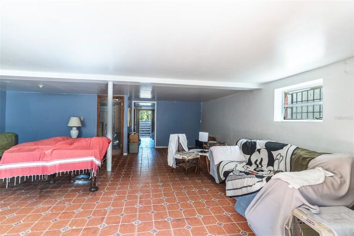 Image No.24-6 Bed House for sale