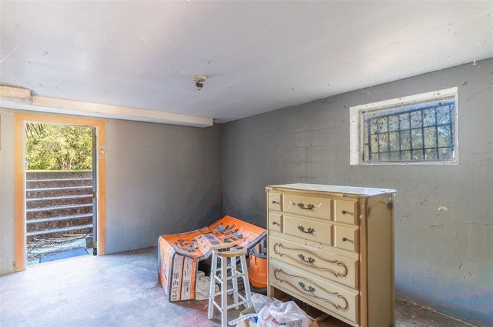 Image No.27-6 Bed House for sale