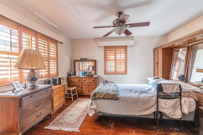 Image No.5-6 Bed House for sale