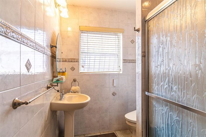 Image No.6-6 Bed House for sale