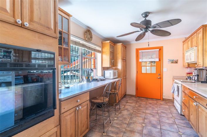 Image No.9-6 Bed House for sale