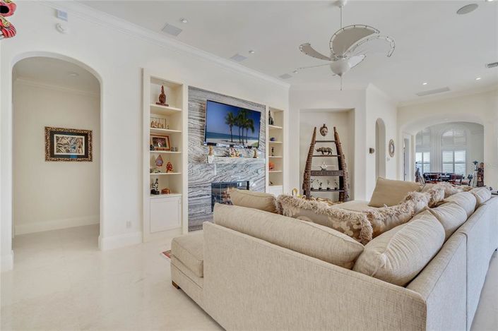 Image No.12-6 Bed House for sale