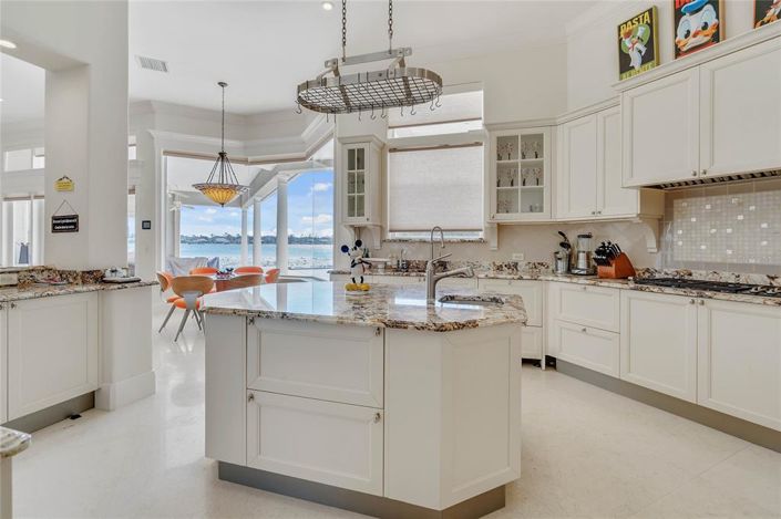 Image No.14-6 Bed House for sale