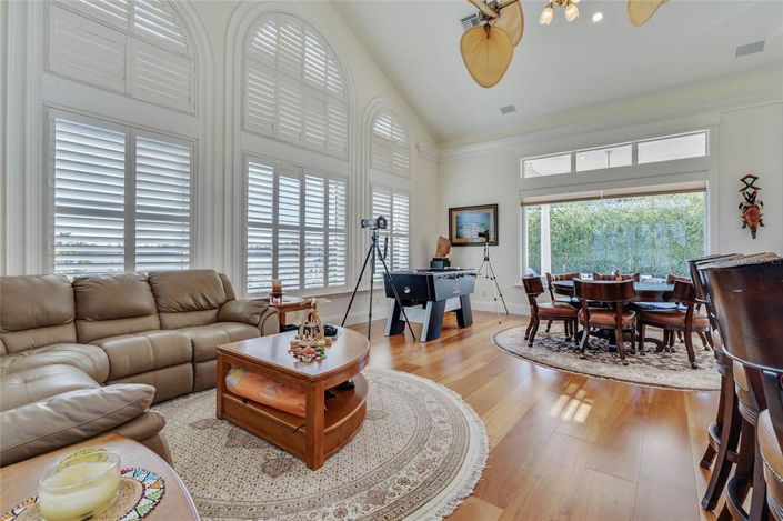 Image No.27-6 Bed House for sale