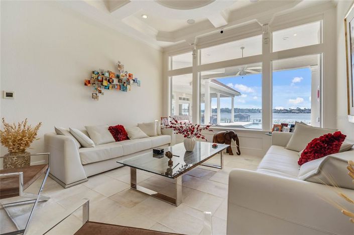 Image No.5-6 Bed House for sale