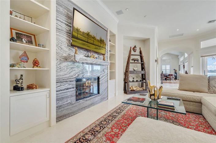 Image No.6-6 Bed House for sale