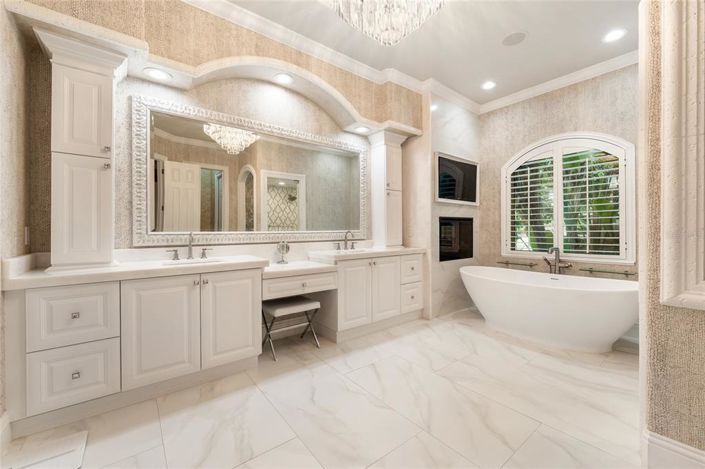 Image No.17-5 Bed House for sale