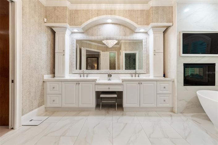 Image No.18-5 Bed House for sale