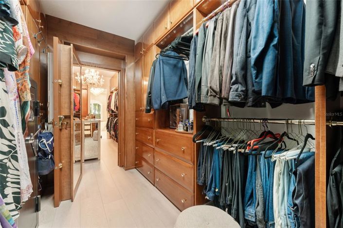 Image No.20-5 Bed House for sale