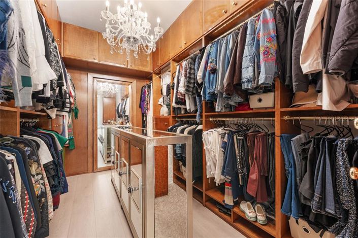 Image No.21-5 Bed House for sale