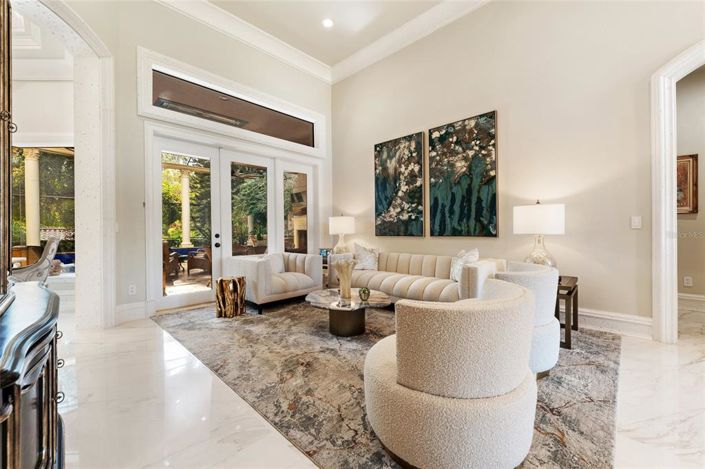 Image No.8-5 Bed House for sale