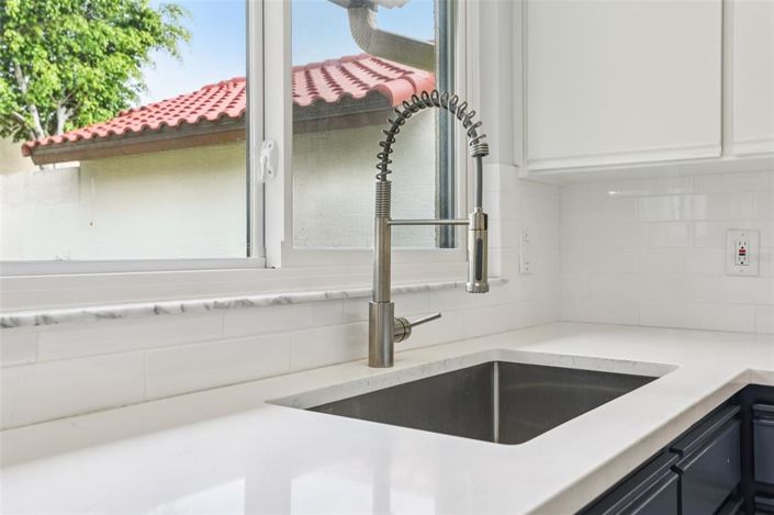 Image No.10-3 Bed House for sale