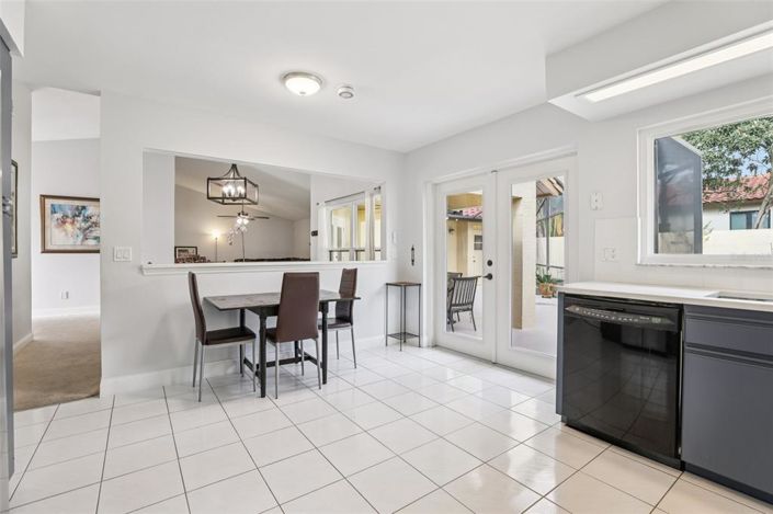 Image No.11-3 Bed House for sale