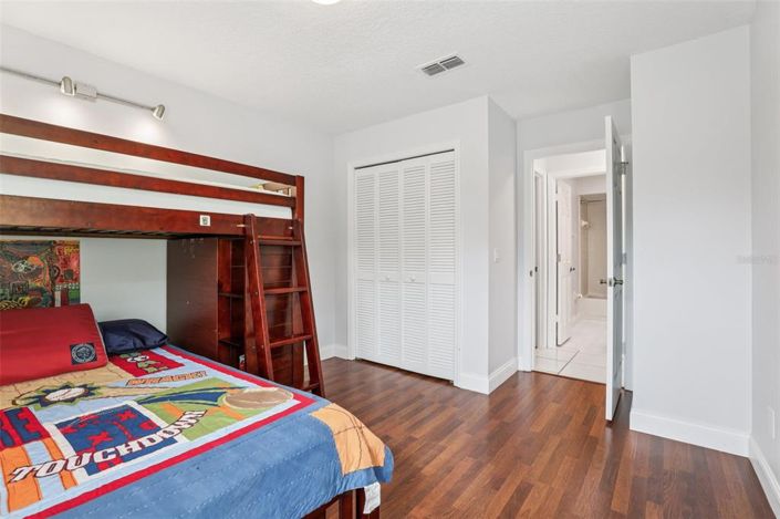 Image No.17-3 Bed House for sale