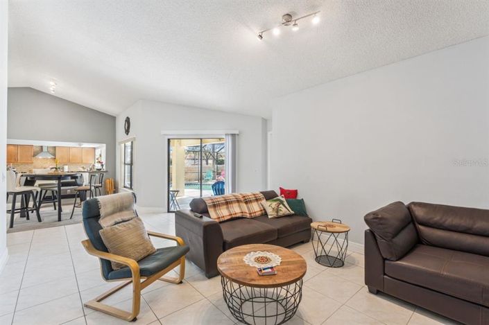 Image No.10-3 Bed House for sale